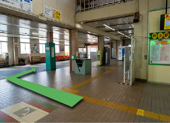改札から北口へ向かいます。